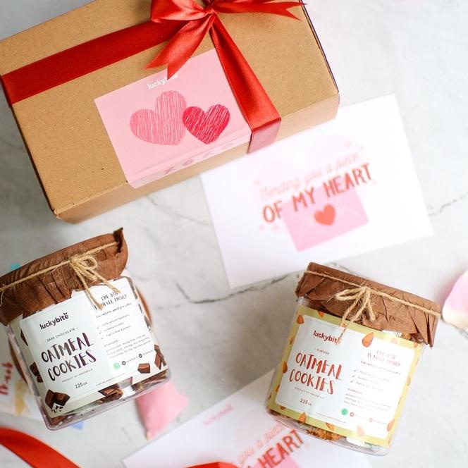 

✴ Valentine Hampers / Hampers Valentine / Kado Valentine / Valentine's Gift - Oatmeal Cookies 2 Jar + FREE Greeting Card + Pita ♡