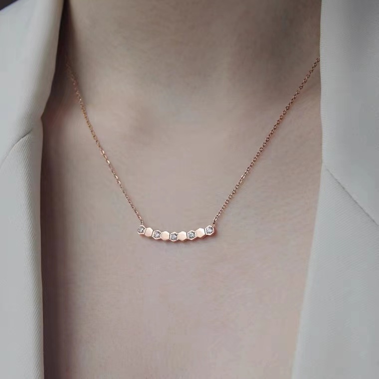 Kalung Rantai Bahan Titanium Steel 18K Warna Rose Gold Anti Alergi Untuk Wanita