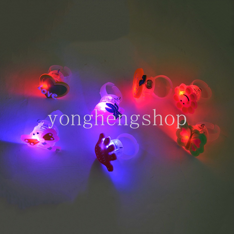 Mainan Cincin Luminous glow in the dark Motif Kartun Untuk Anak