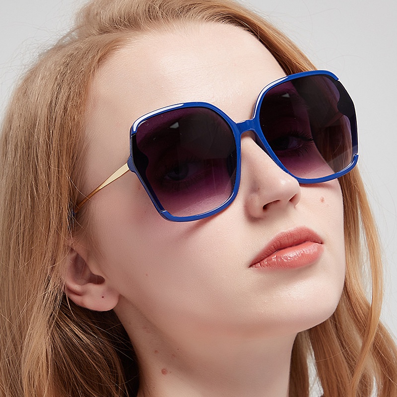 (YUZHU) Western Fashion Oversized Frame Square Metal Temple Sunglasses Wanita Gaya Retro Sederhana Pantai Kacamata Perlindungan UV