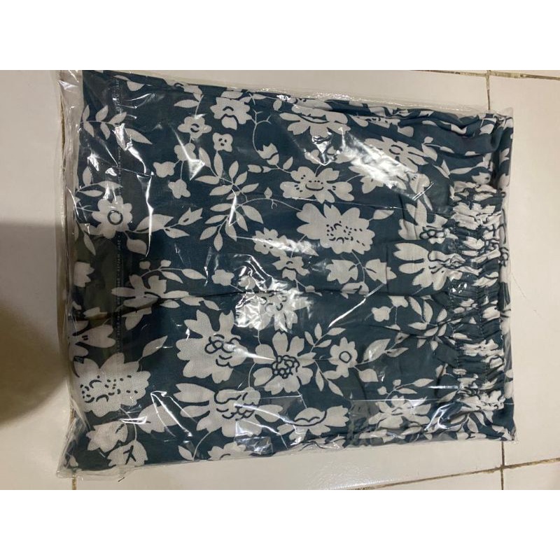 CELANA KULOT MOTIF BUNGA TANGKAI