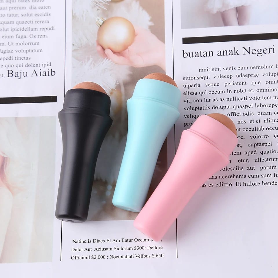 Alat Penyerap Minyak Wajah Portable /Pembersih Wajah Face Oil Roller Portabel F937