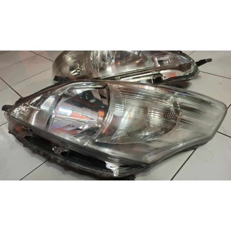lampu depan Innova th 2012-2015