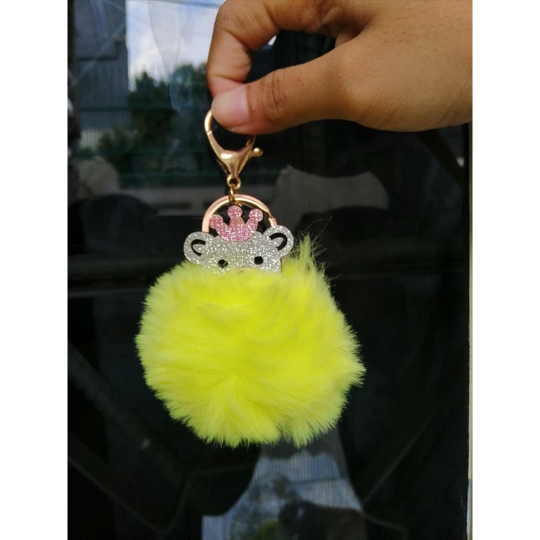 Gantungan Tas Wanita Kunci  Pom Pom Bulu Lucu