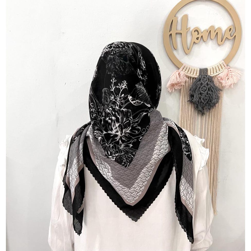 HIJAB SEGIEMPAT LASER CUT VOAL MOTIF LASSABEL MANJA IGUN BUNGA HITAM