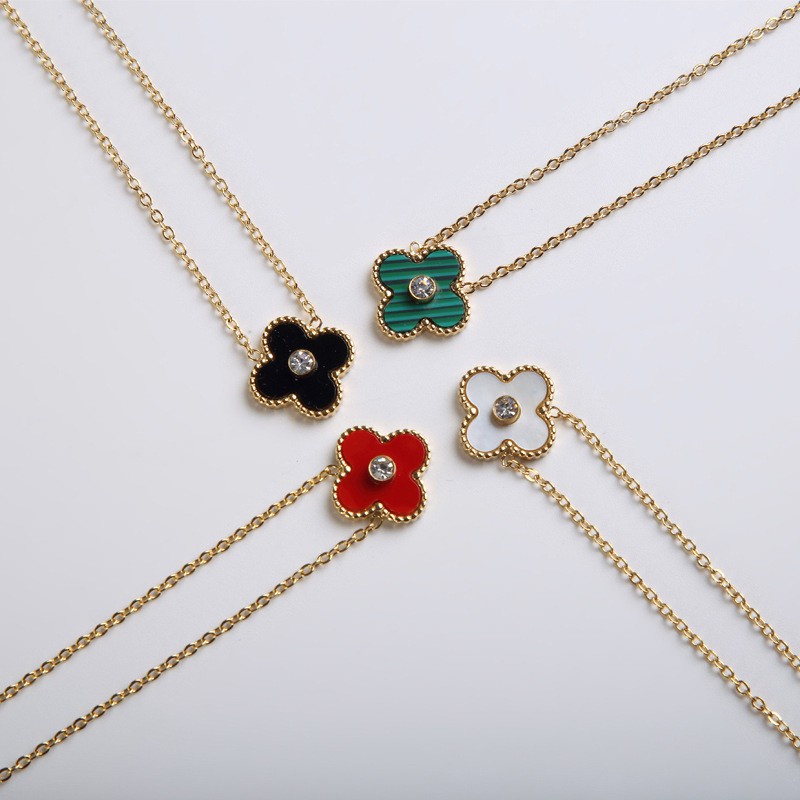 Kalung Titanium Steel Hypoallergenic Dengan Liontin Daun Clover Untuk Hadiah Ulang Tahun