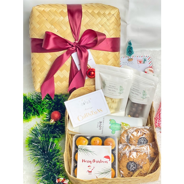 

(COD) Paket Hampers Christmas Lengkap / Hampers Natal / Hampers New Year - Santa A