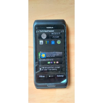 Nokia E7