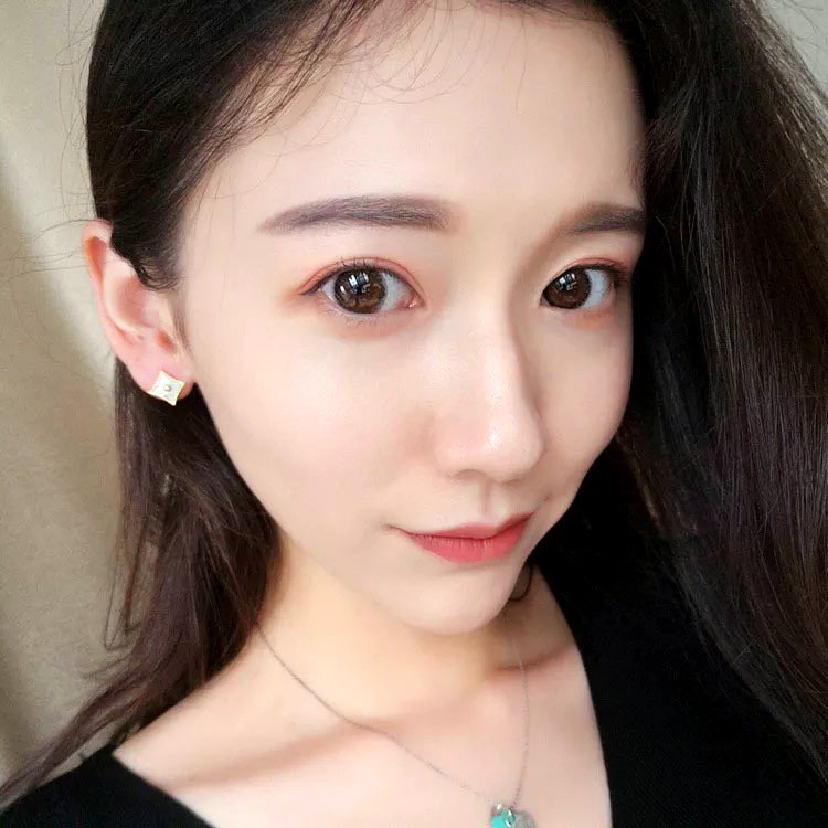 Anting Bentuk Daun Clover Warna Putih Untuk Wanita
