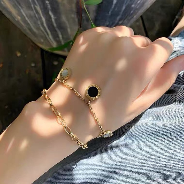 Gelang Tangan Rantai Titanium Steel Lapis Rose Gold 18K Anti Air / Alergi Aksen Rumbai Untuk Wanita