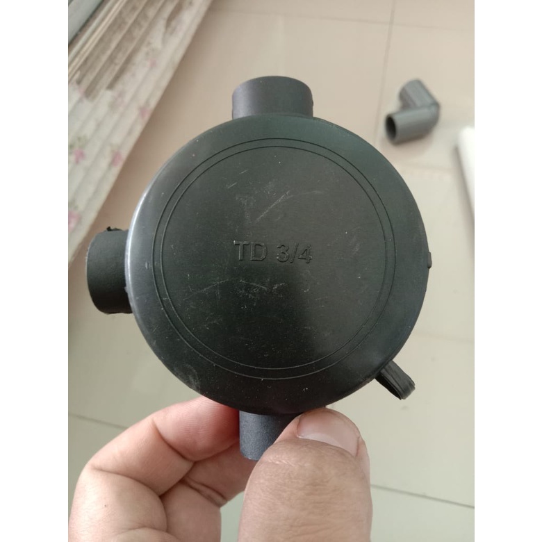 T dus hitam besar cabang 3 T dus hitam besar 20mm