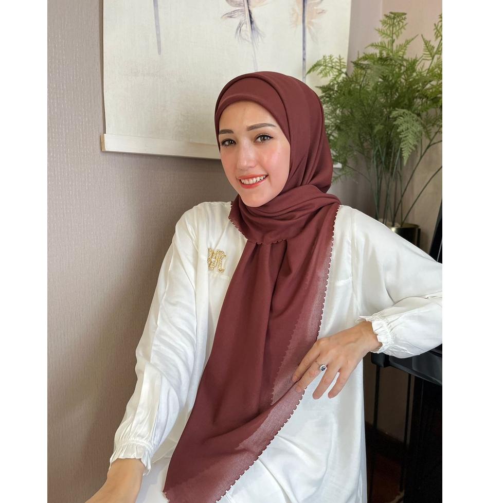 Terbaik Radwah - Aira Scarf Anti Air - Hijab Square