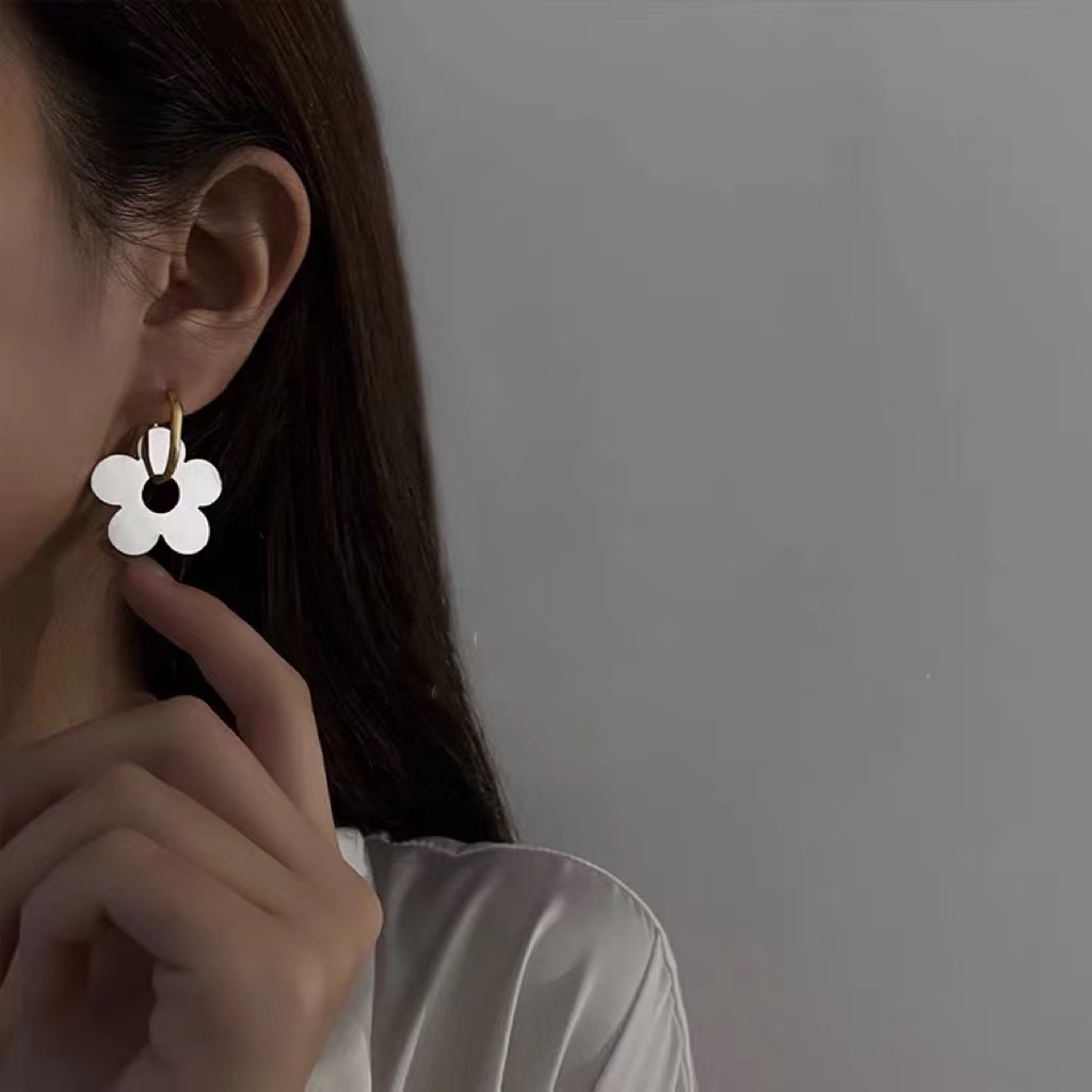 Anting Desain Bunga Sakura Cermin Anti Pudar Tahan Keringat Hypoallergenic Untuk Wanita