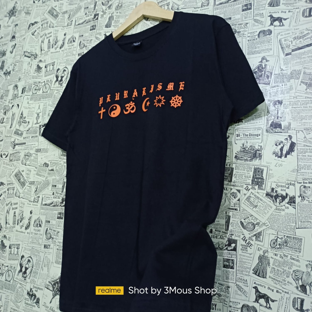 Baju Pria Distro Terbaru / Kaos Pluralisme Original Free Sticker / Pluralisme Yang Katanya Agamis