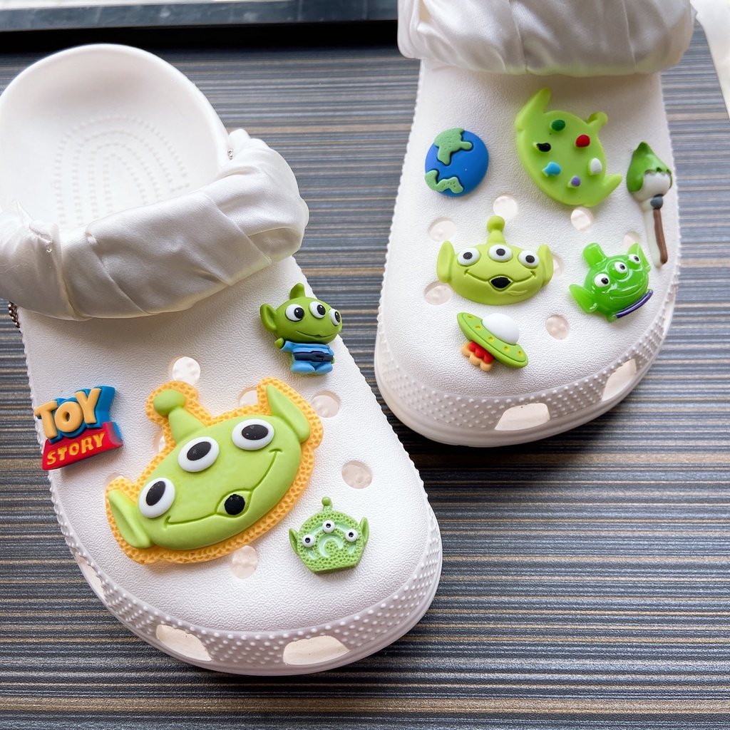 @shinydiy 10pcs Toy Story Alien Crocs Jibbitz Shoes Charm Sandal Aksesoris Sepatu Hias【asesoris wanita｜crocs jibbitz】