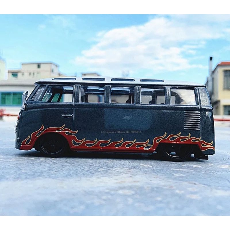 Miniatur Diecast Maisto Outlaws 1/25 Volkswagen Van Samba