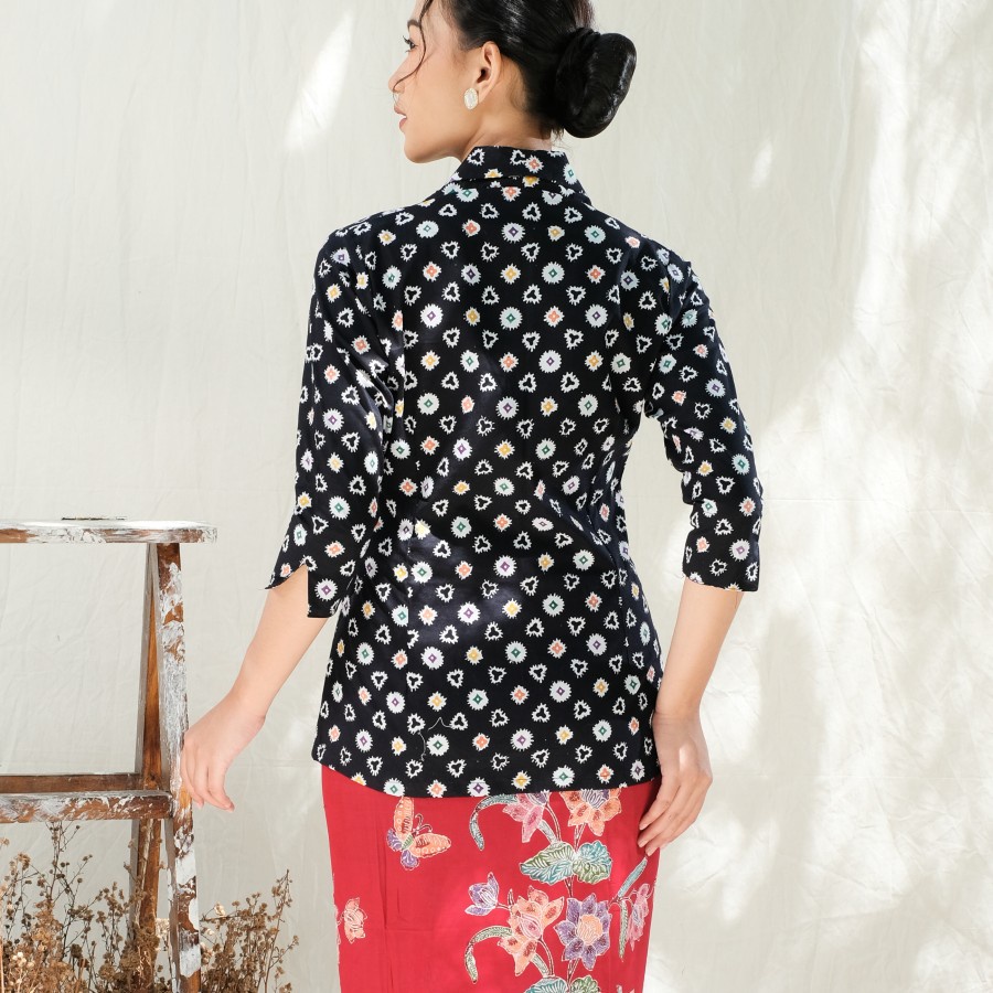 Kebaya Batik Jumputan Lengan 7/8 Meradelima Katun Hitam