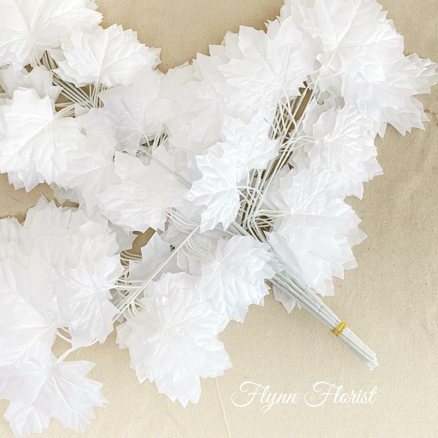 ➱ Daun Maple Putih (Lusinan) Daun Artificial / Daun Dekorasi / Daun Plastik / Daun Pernikahan ◌