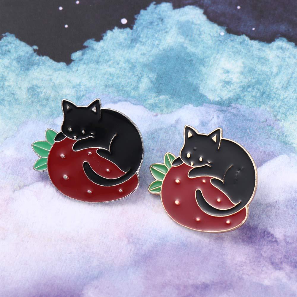 Needway   Kucing Bros Lucu Kartun Strawberry Kucing Hitam Lencana Pin Kerah Pin Enamel Pin