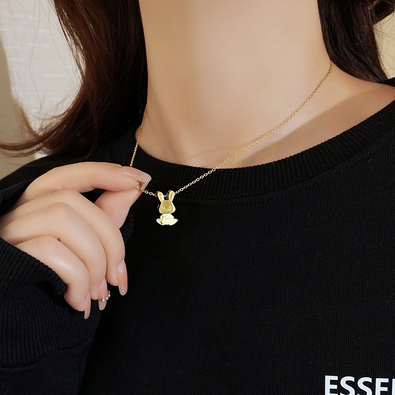 Kalung titanium Emas 18K Anti Karat lady Tidak Luntur Liontin Kelinci swing Mekanik Lucu