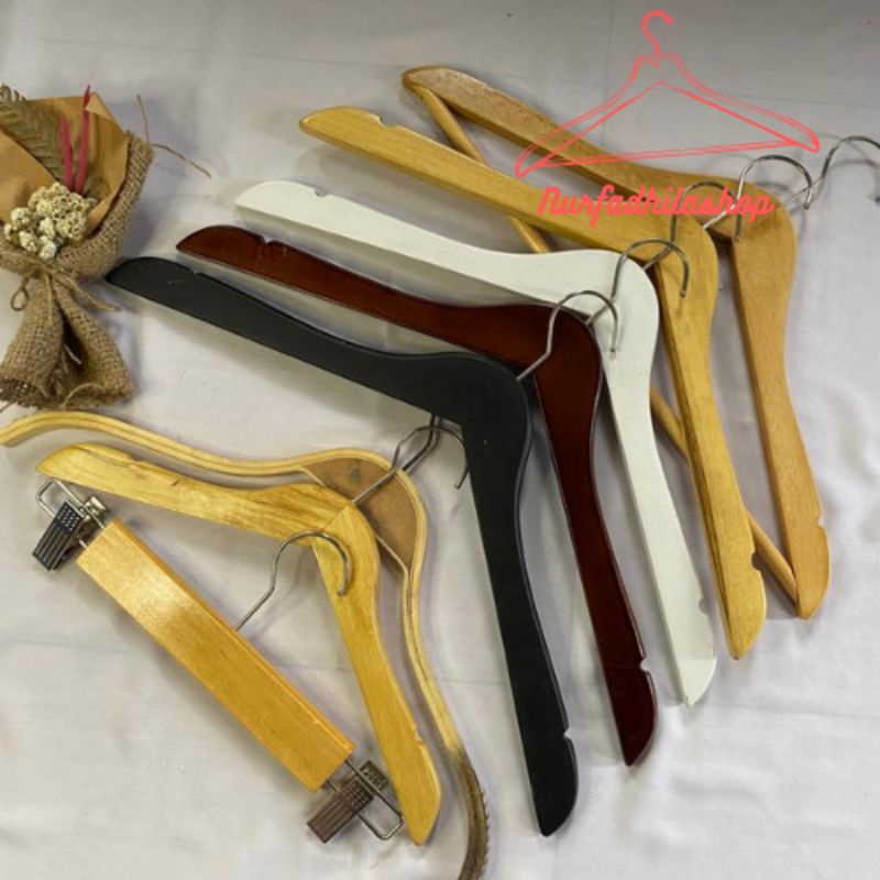 Berbagai macam hanger kayu