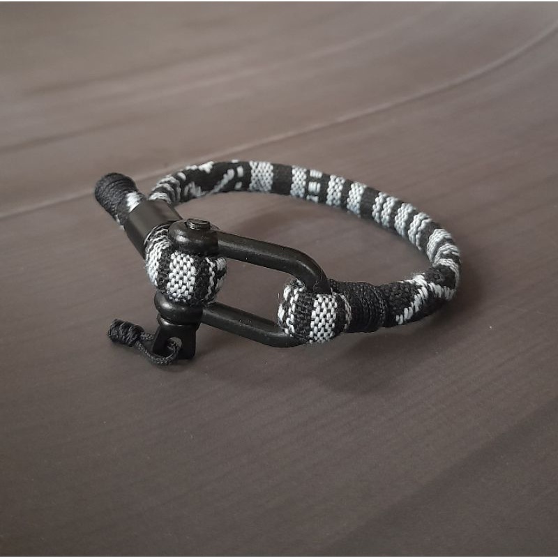 Gelang Tali Bahan Stainless Steel Titanium Steel Untuk Pria Gelang Pria Keren Cowok Laki Tali tenun Etnik Survival Bracelet Nautical Shackle Premium Murah Gelang Nautical