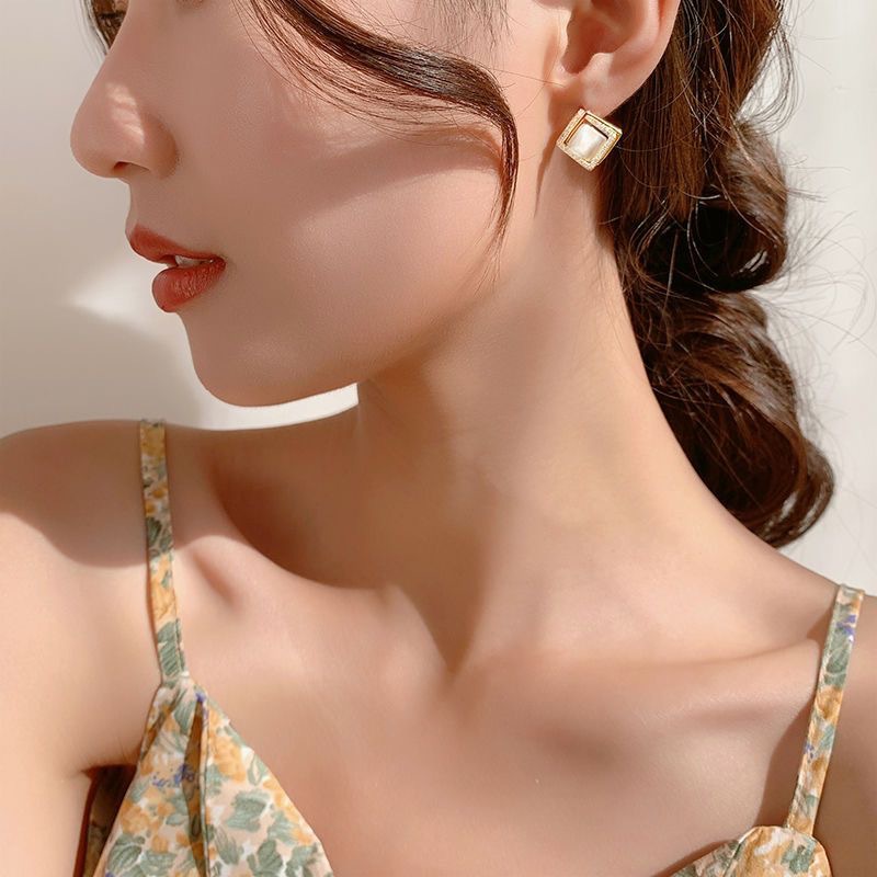 Gaya Baru Perempuan2023 All-Match Sederhana Musim Gugur Musim Dingin Anting Jarum Perak Opal Anting Temperamen Anting High-End