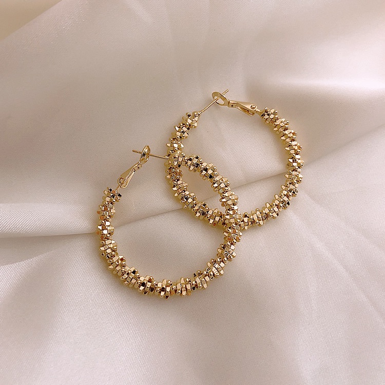 Ins Minimalis Anting Lingkaran Logam Anting Caterpillar Temperamen Yang Murah Hati Desain Fashion Eropa Amerika Perasaan