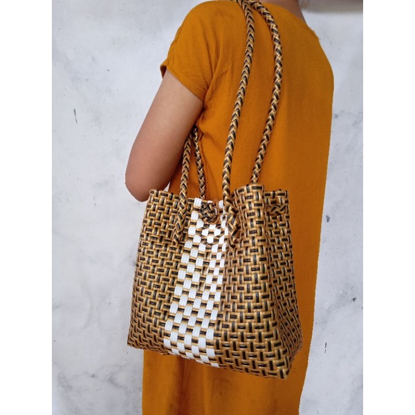 Tas Anyaman Handmade Best Seller Size S Normal/ Handmade/ Anyaman/ Hampers/ Hajatan/ Belanja/Anyaman Handmade/ termurah/ premium/ tas anyaman plastik / tas jali jali termurah