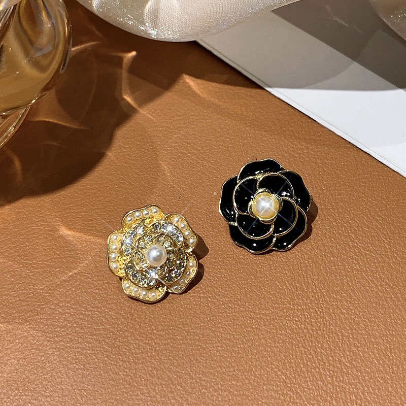 Anting Tusuk Mutiara Hitam Retro Mewah Butterfly Metal Stud Earrings2023Aksesoris Fashion Baru Untuk Wanita