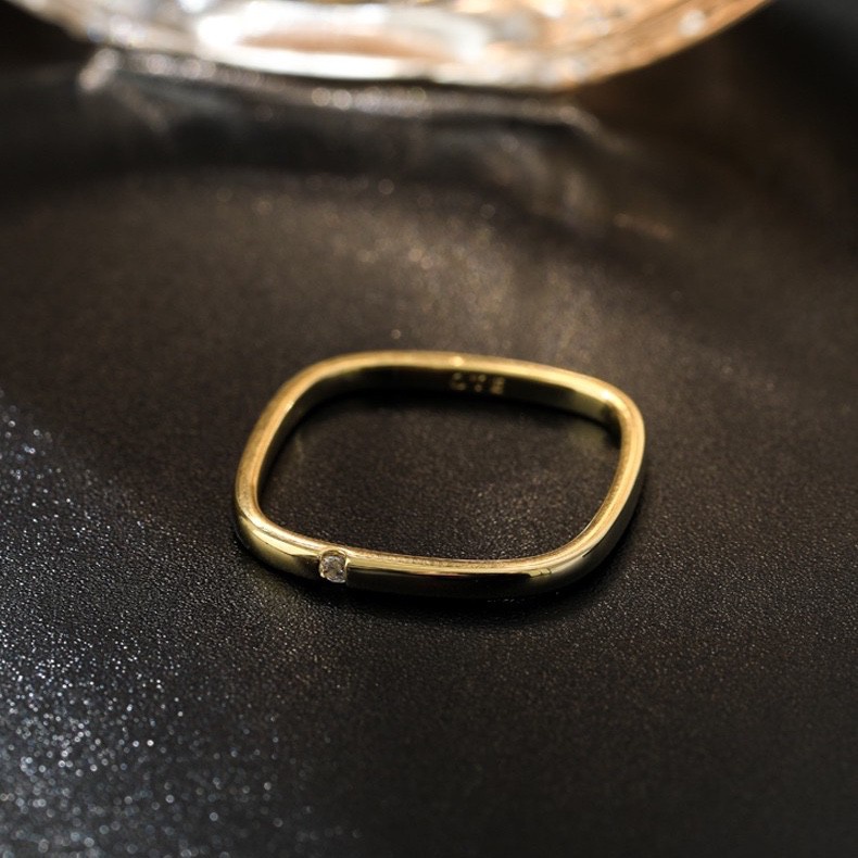 Cincin Bentuk Lingkaran Persegi Ukuran Kecil | Cincin Berlian Bahan Titanium Steel | Cincin Pasangan Untuk Pria / Wanita | Sendok Garpu Bahan Stainless Steel