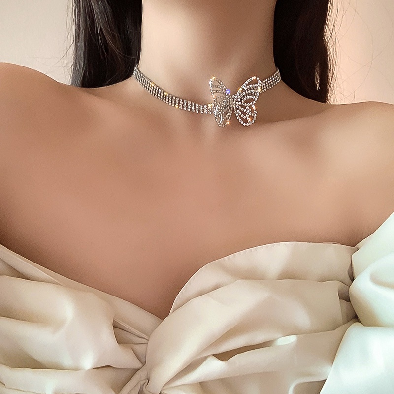 YEEZII Kalung Kristal Kupu-Kupu Choker Rantai Klavikula Perak Berkilau Untuk Aksesoris Perhiasan Wanita