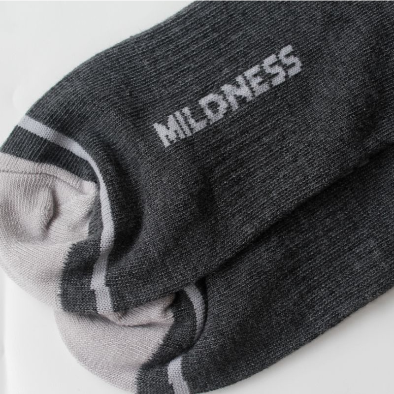 Mildness Kaos Kaki Motif Stripe Crew Tube Socks Grey Pria Wanita