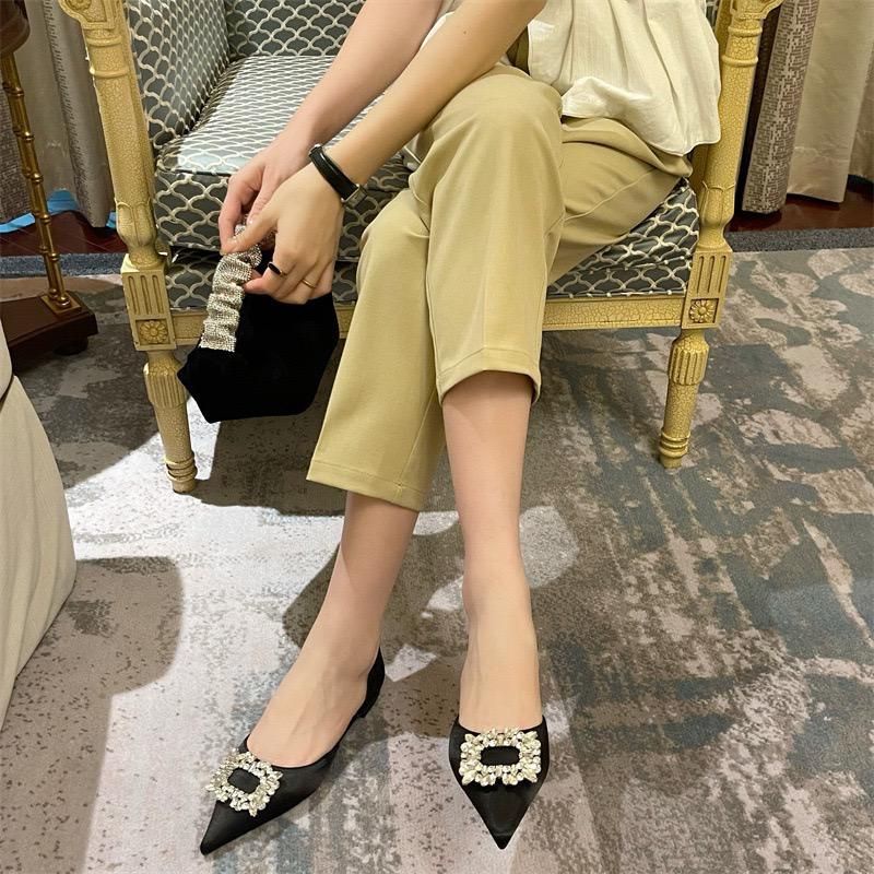 Sepatu Wanita Import Flat dengan Acc Kristal 5114