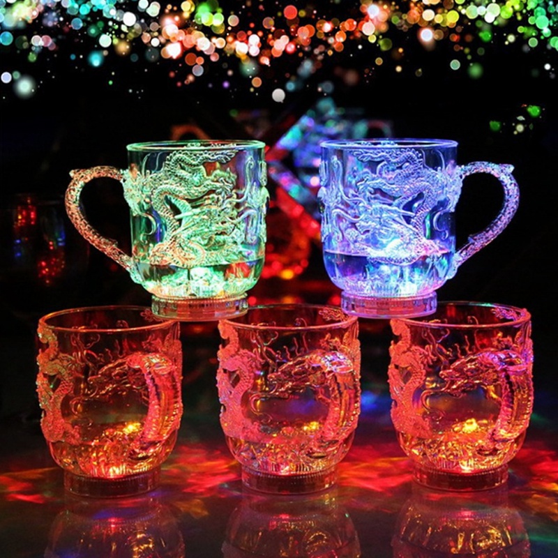 ღ Lampu Led Naga Piala Anggur Kaca Bar Wiski Mug Bir Piala Berkedip Warna Air Diaktifkan Bersinar Mug Rainbow Warna cahaya Botol Air Dekorasi Aksesoris