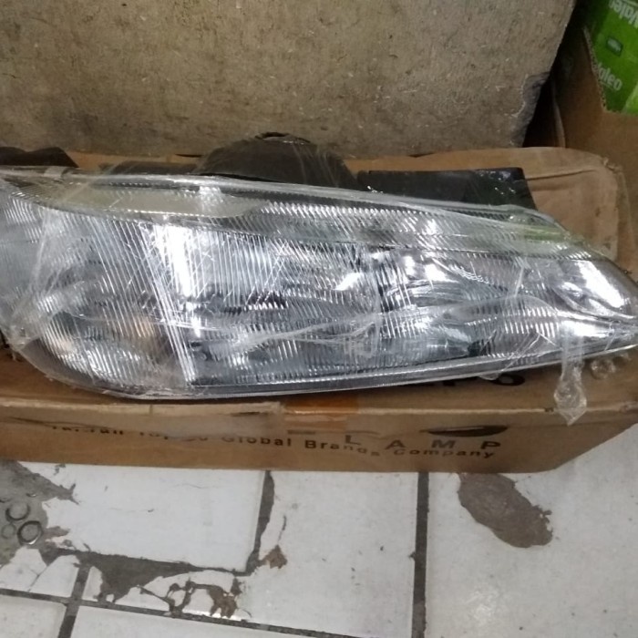 lampu depan kanan peugeot 406D8 depo