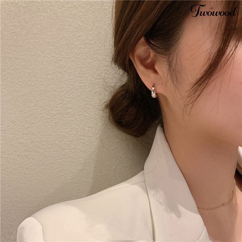 Twowood 1pasang Anting Lingkaran Geometris Halus Tindik Kepribadian Electroplating Ear Decoration Tebal Minimalis Tetesan Air Hoop Earrings Perhiasan Aksesori