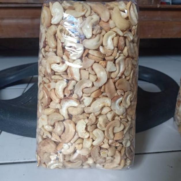 

Baru Kacang mede pecah murah 1kg Mentah .,.,.,..,