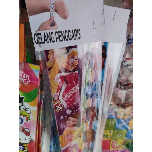 

gelang penggaris ditapak