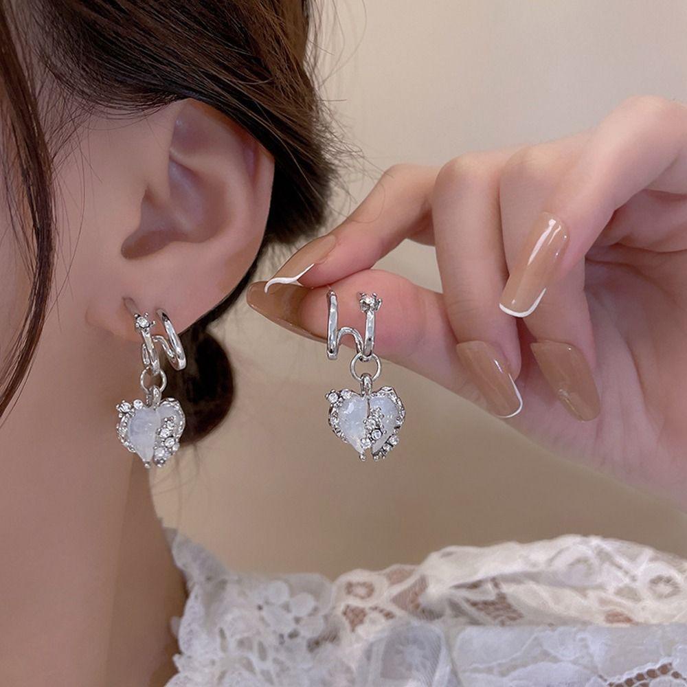 Mxbeauty Y2K Wanita Anting Fashion Perhiasan Peri Sederhana Kupu-Kupu Bulan Niche Desain Gadis Hadiah Paduan Zirkon Gaya Korea Menjuntai Anting-Anting