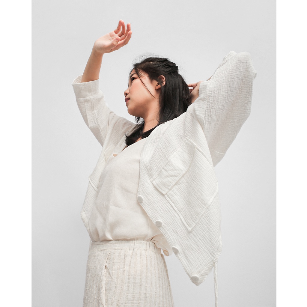 KHK by Khakikakiku Arona Outer White