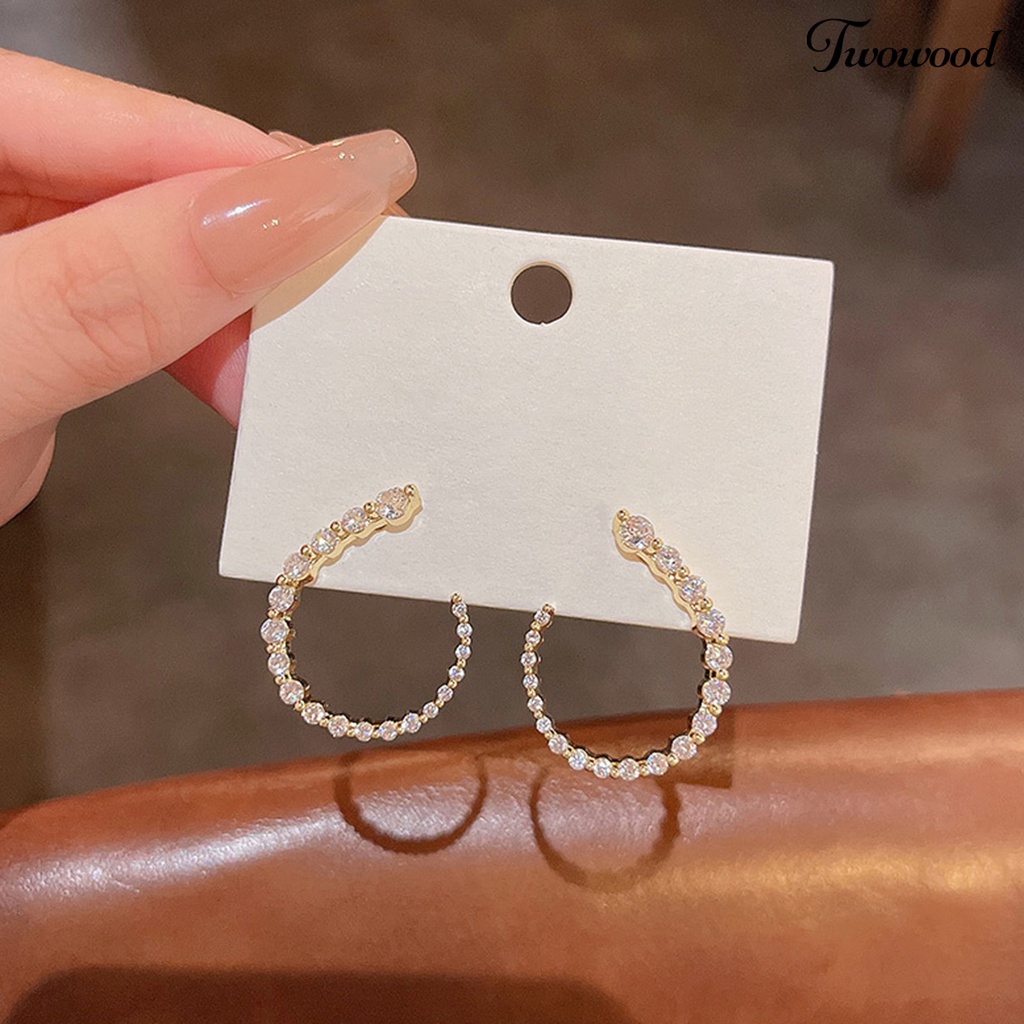 Twowood 1pasang Anting Pejantan Berbentuk C Geometris Minimalis Elegan Mewah Berkilau Berlian Imitasi Wanita Open Hoop Earrings Fashion Jewelry