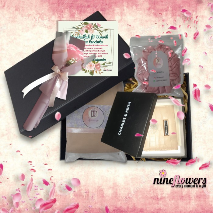 

Hampers Kado Wanita Hijab lebaran ulang tahun wisuda special 1