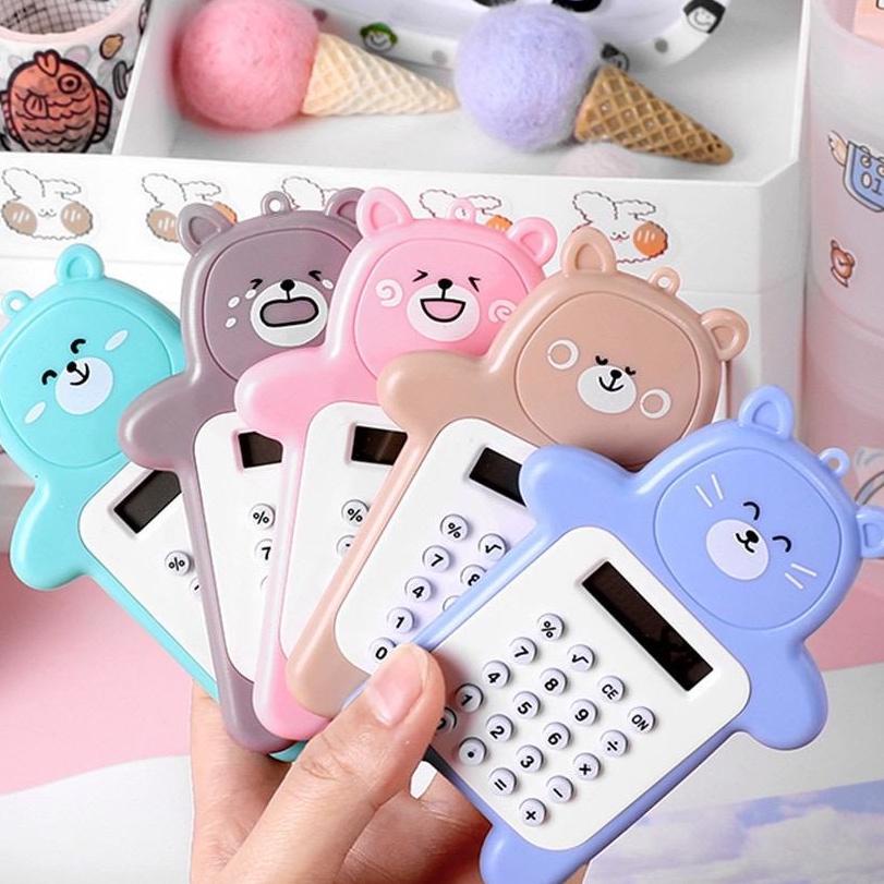 

[Miliki Sekarang] Calculator Mini Motif Bear Kalkulator 8 Digit Mini Portable Motif Beruang Tombol Karet/Sekolah/Stationary Import Warna Unik kalkulator 60