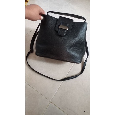 Sold, Sling bag hitam della stella