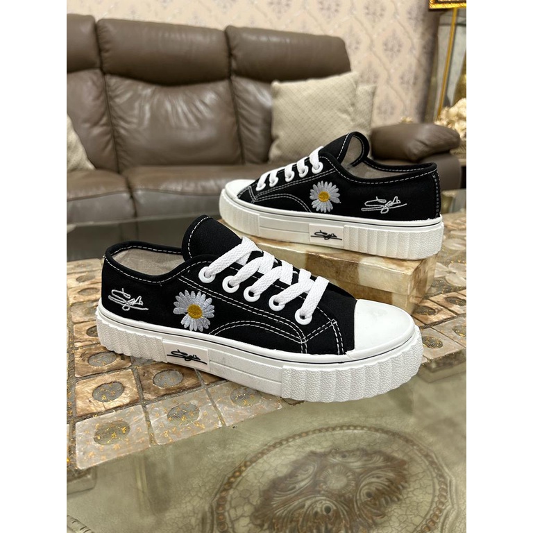 SEPATU SNEAKERS WANITA