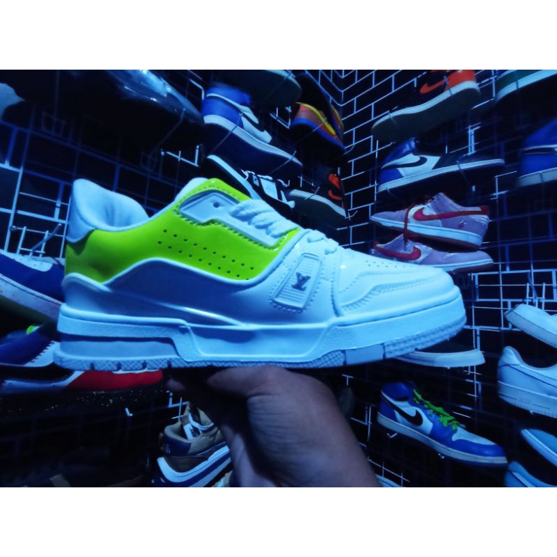 lv trainer yellow
