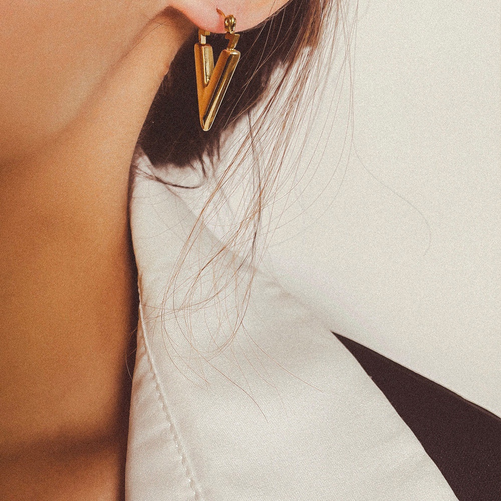 Anting cantol V Titanium stainless steel 316L harga grosir bisa bayar di tempat