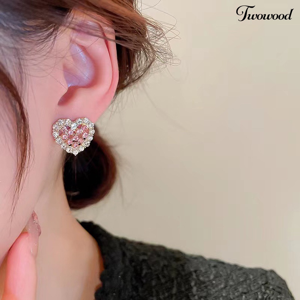 Twowood 1pasang Ear Studs Temperamen Sederhana Berlian Imitasi Mengkilap Hias Berkilau Berdandan Hadiah Wanita Cinta Hati Stud Earrings Perhiasan Aksesori Fashion