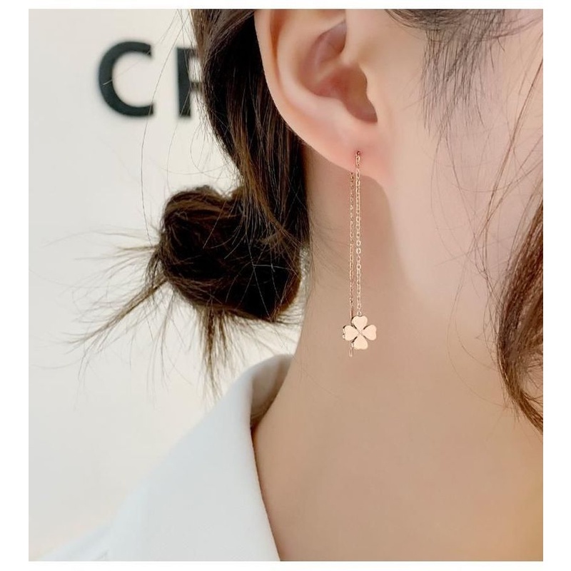 Clover Anting Rumbai Panjang Desain Daun Semanggi Bahan Titanium Steel Untuk Wanita